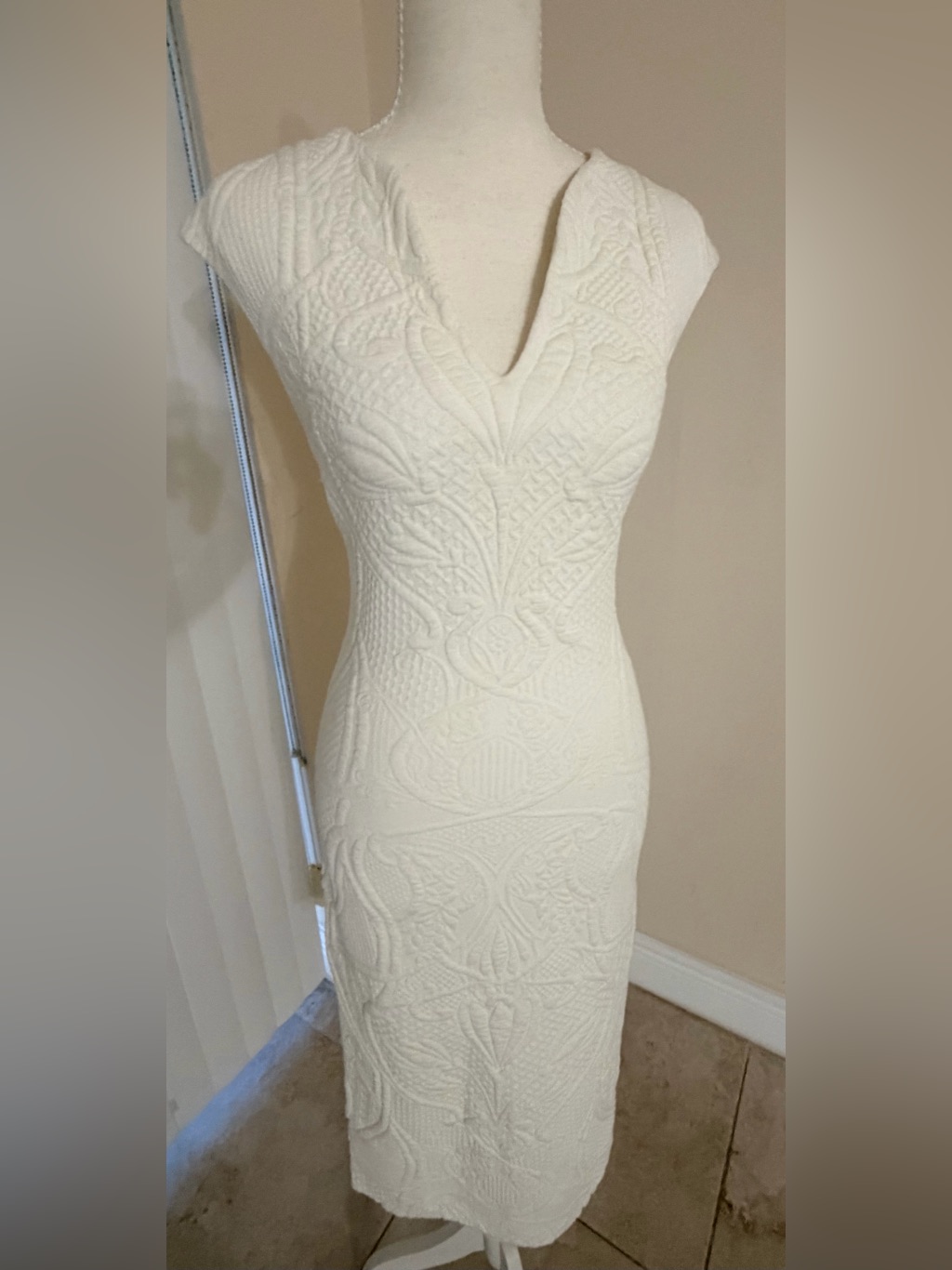 Ted Baker London Textured Bodycon Dress - White - Size 1 (Small) - Like New